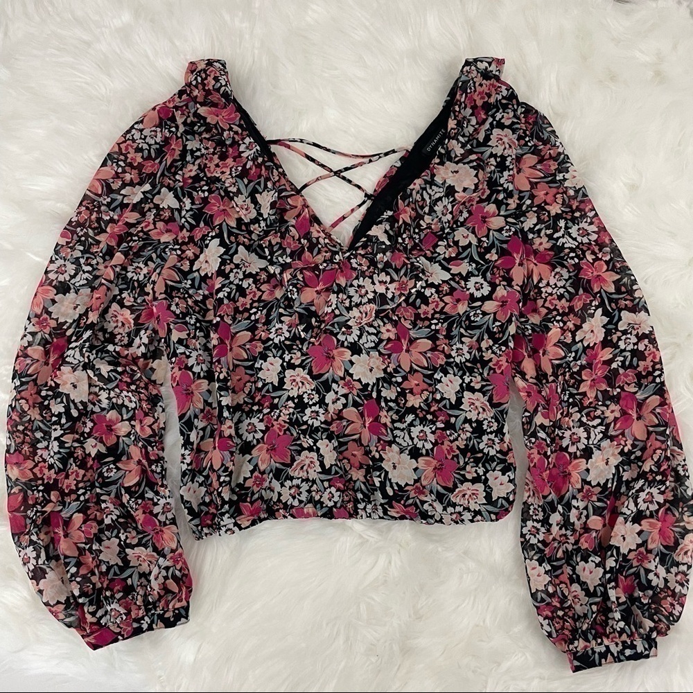 NWT Dynamite Semi-Cropped Long Sleeve Floral Top With Lace-Up Back Size Large